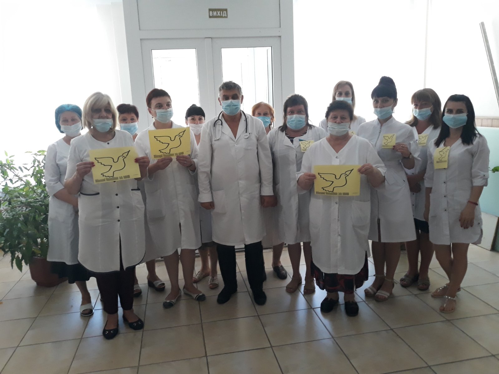 Лікарі КНП “Солонянська багатопрофільна лікарня” на чолі з директорм Кучеренко Г.Б. долучились до Всеукраїнського заходу “Лікарі України за мир”